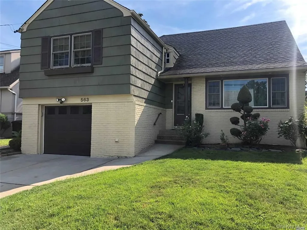 563 Albemarle Place Cedarhurst NY 11516