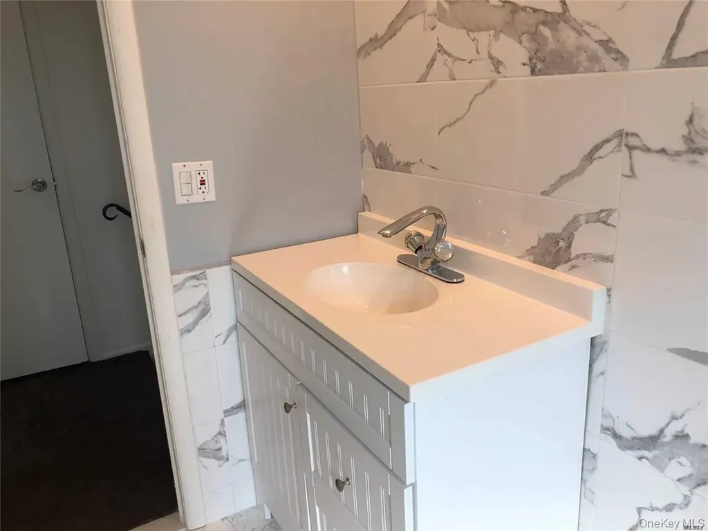 563 Albemarle Place Cedarhurst NY 11516