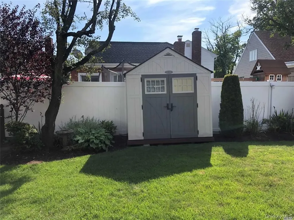 563 Albemarle Place Cedarhurst NY 11516