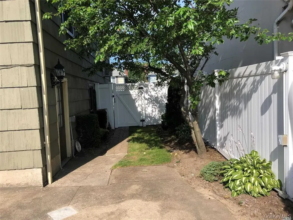 563 Albemarle Place Cedarhurst NY 11516