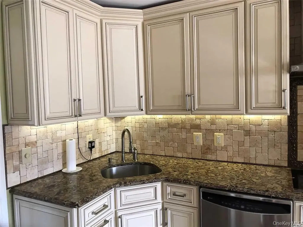 563 Albemarle Place Cedarhurst NY 11516