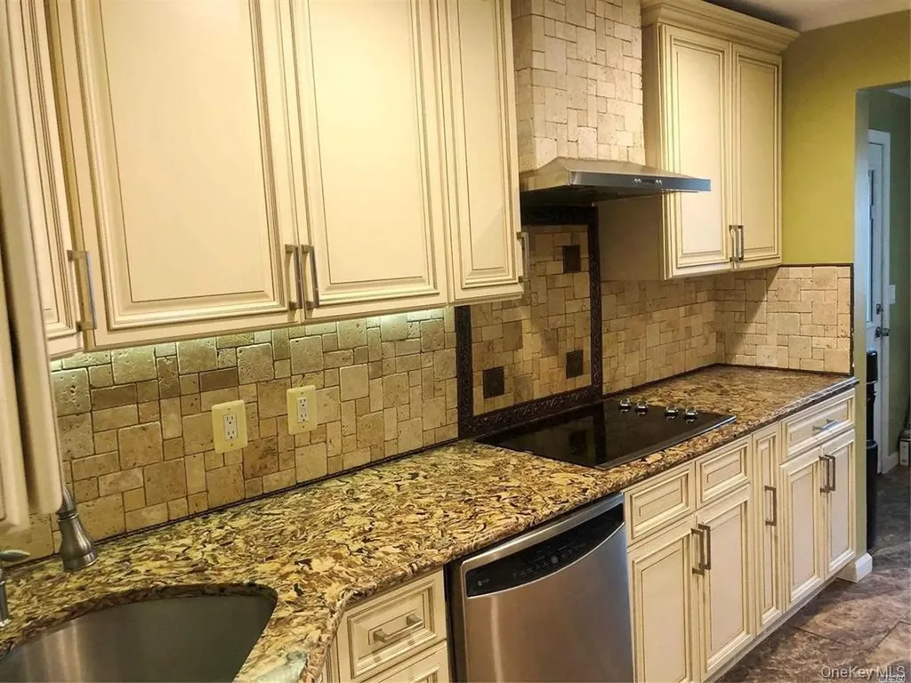 563 Albemarle Place Cedarhurst NY 11516