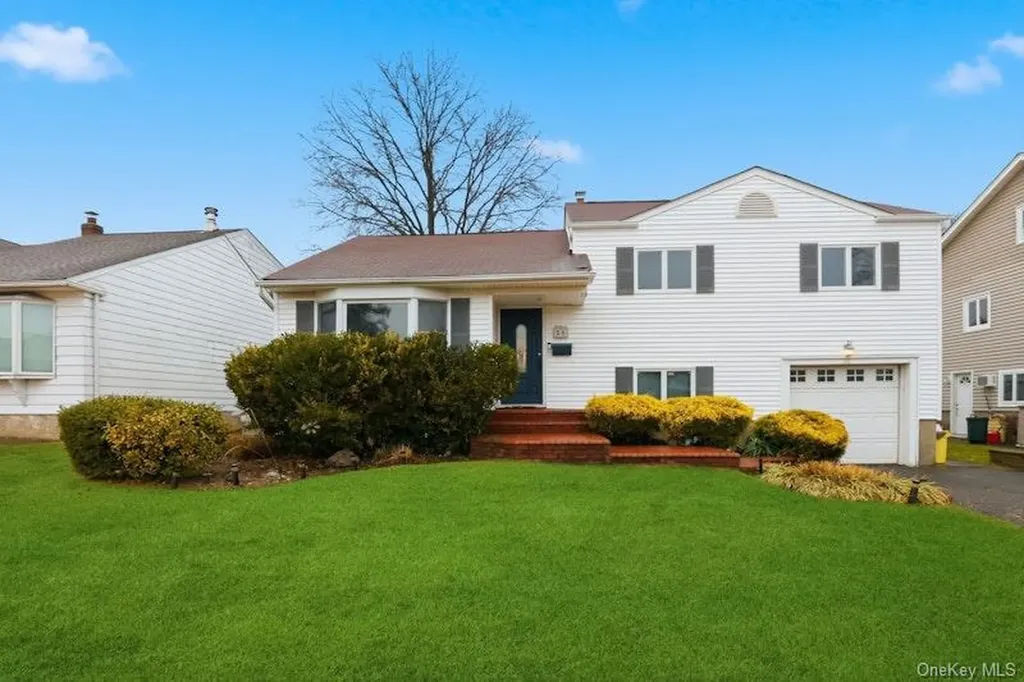58 Circle Drive Syosset NY 11791