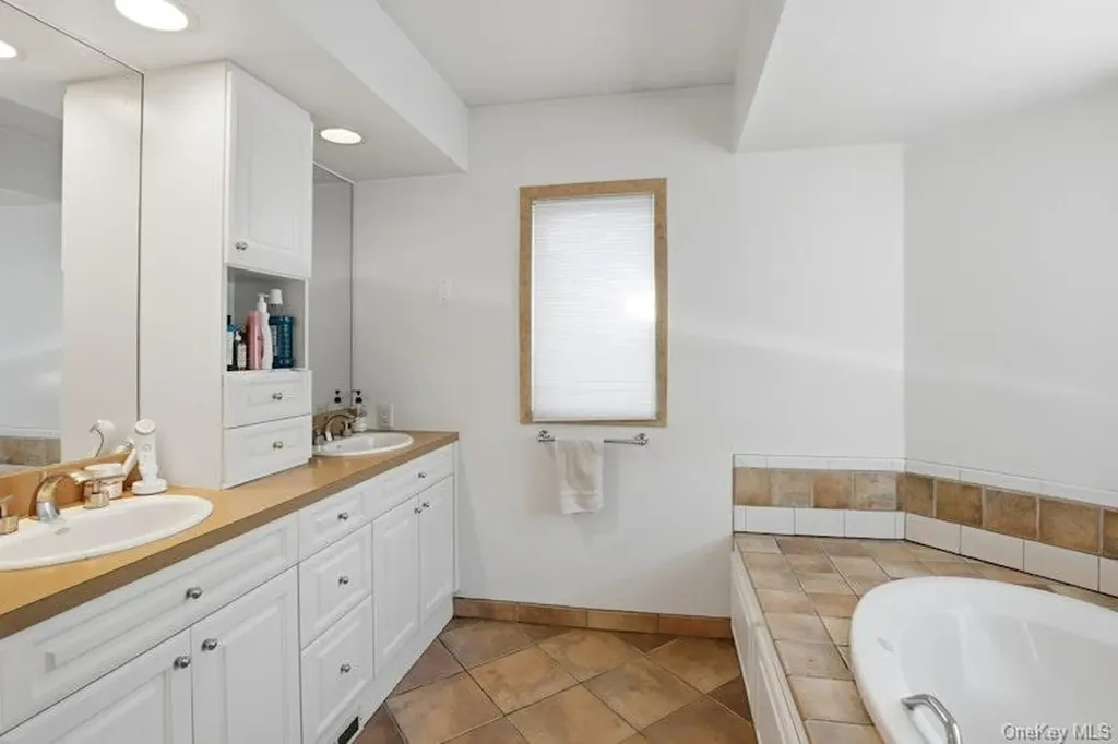 58 Circle Drive Syosset NY 11791