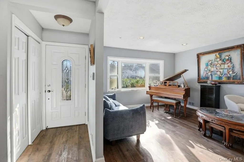 58 Circle Drive Syosset NY 11791