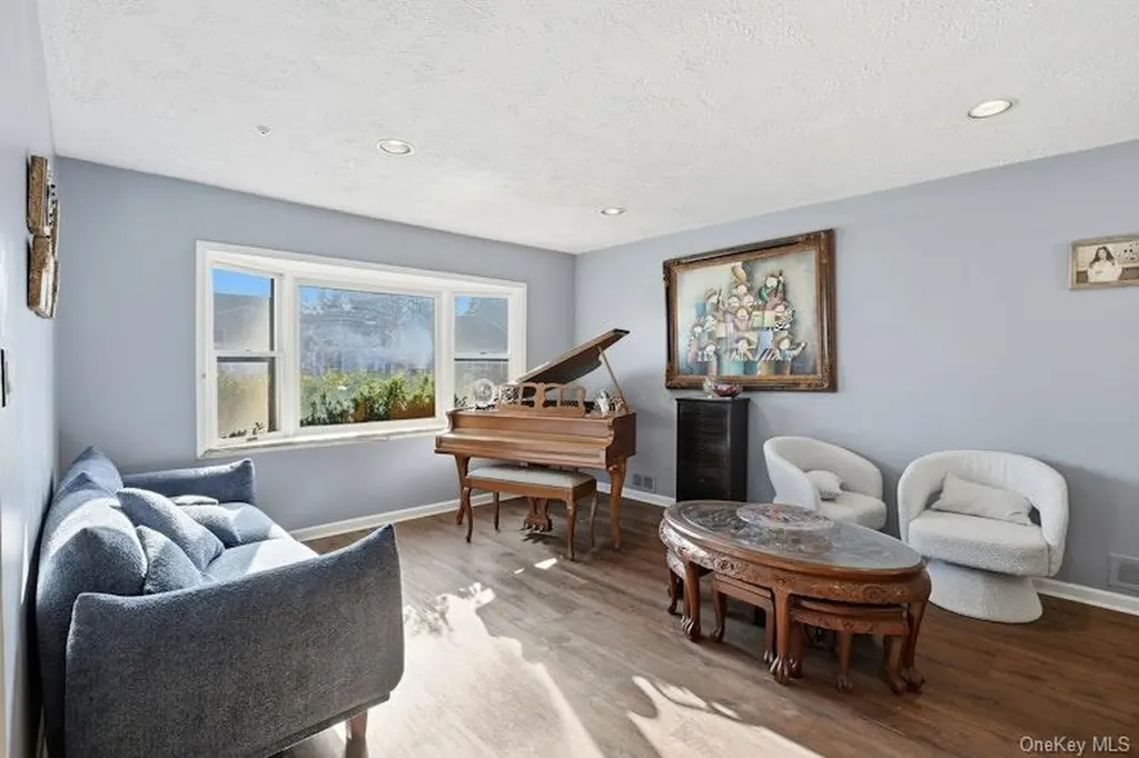 58 Circle Drive Syosset NY 11791