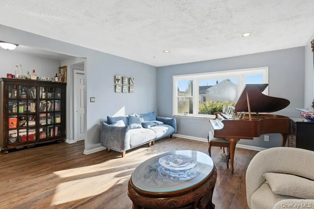 58 Circle Drive Syosset NY 11791