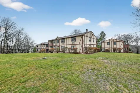 524 Sierra Vista Lane Valley Cottage NY 10989