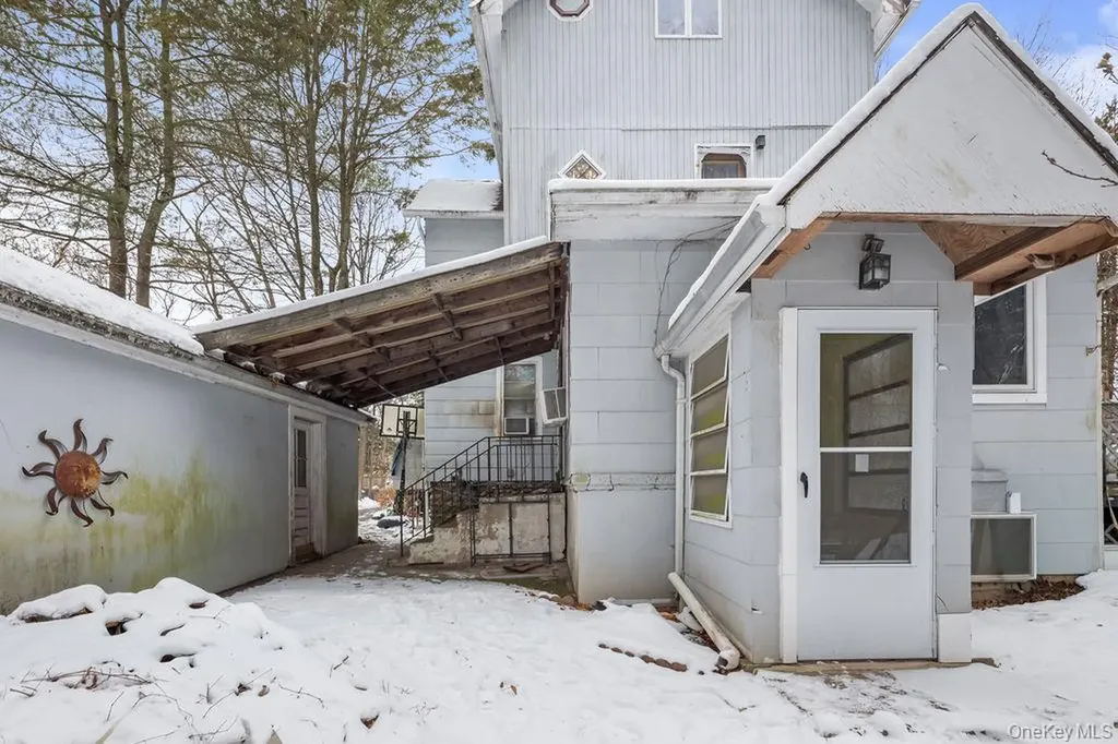 32 Mcnamara Road Spring Valley NY 10977