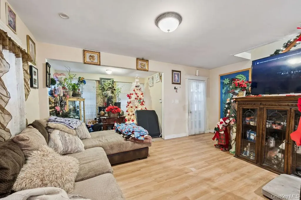 32 Mcnamara Road Spring Valley NY 10977