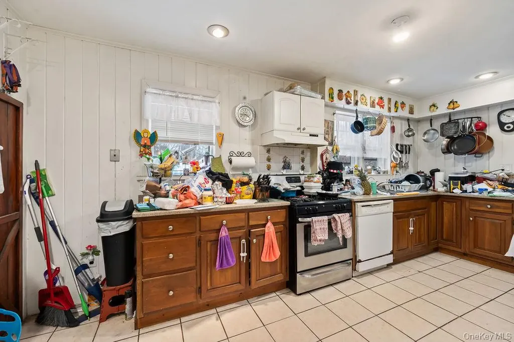 32 Mcnamara Road Spring Valley NY 10977