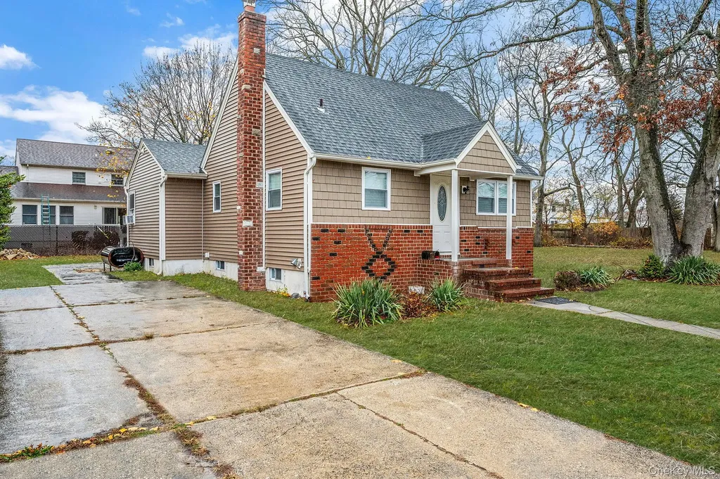 1316 6th Street West Babylon NY 11704
