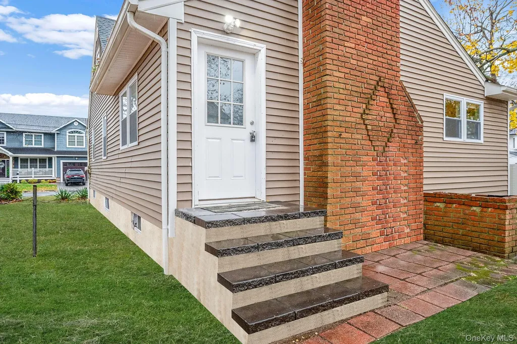 1316 6th Street West Babylon NY 11704