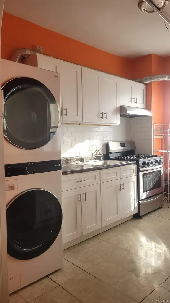 2924 Yates Avenue Bronx NY 10469
