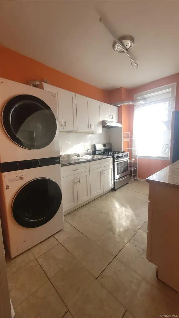 2924 Yates Avenue Bronx NY 10469