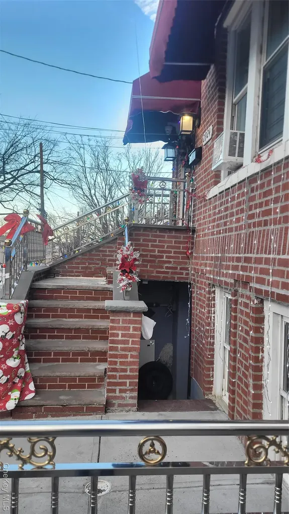 2924 Yates Avenue Bronx NY 10469
