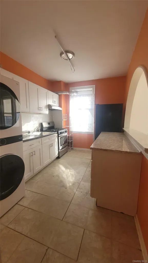 2924 Yates Avenue Bronx NY 10469
