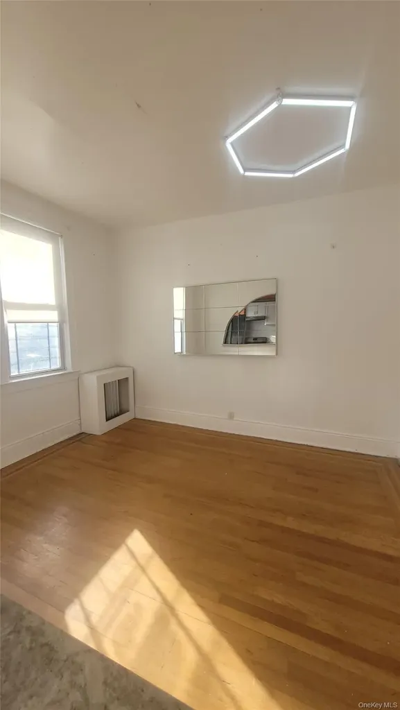 2924 Yates Avenue Bronx NY 10469