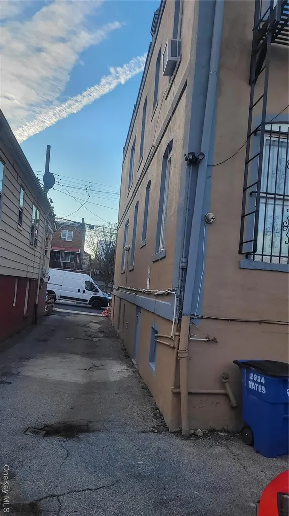 2924 Yates Avenue Bronx NY 10469