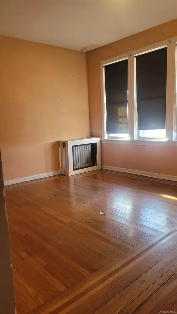 2924 Yates Avenue Bronx NY 10469