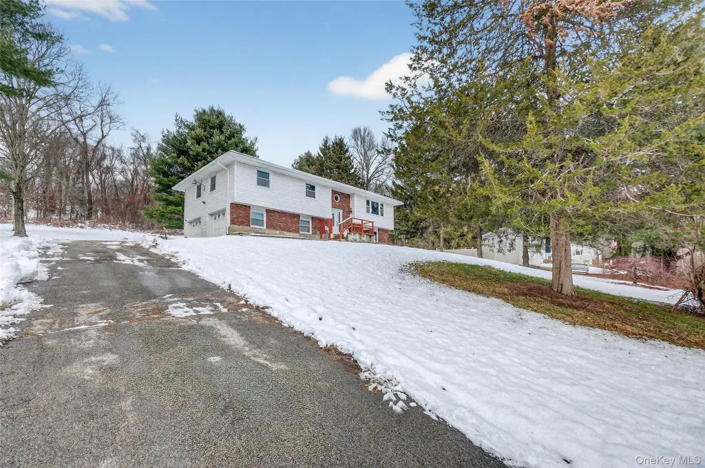 93 Old Mill Road Wallkill NY 12589