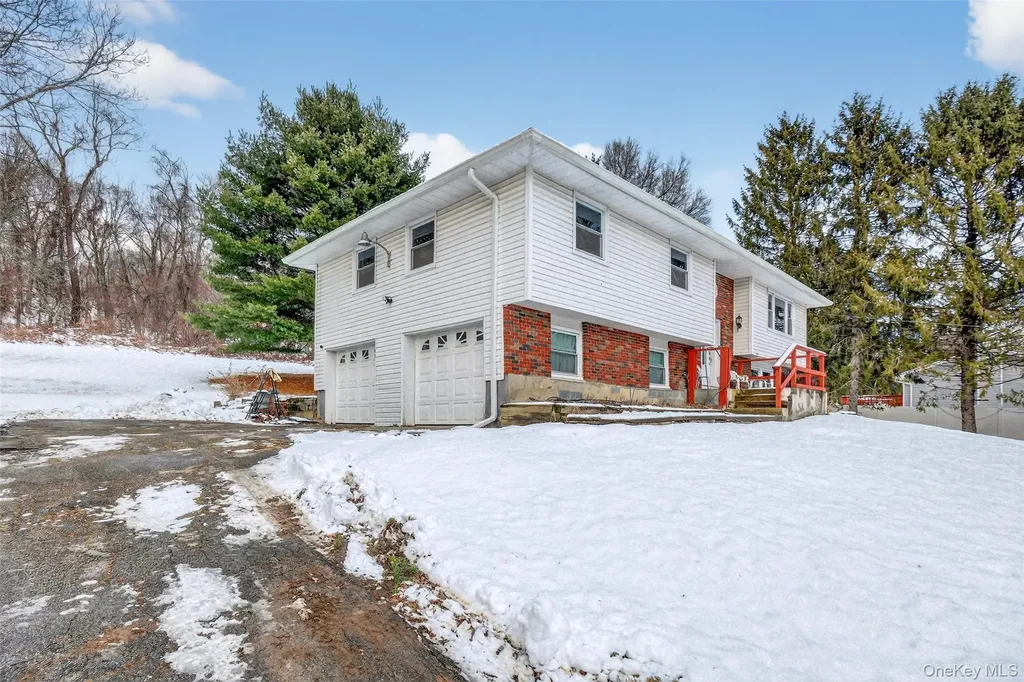 93 Old Mill Road Wallkill NY 12589