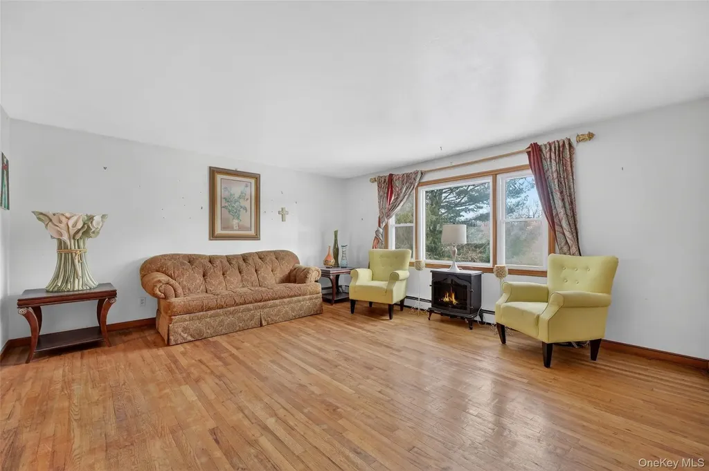 93 Old Mill Road Wallkill NY 12589