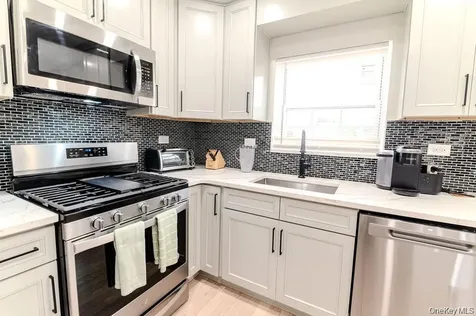 327 Mundy Lane Mount Vernon NY 10550