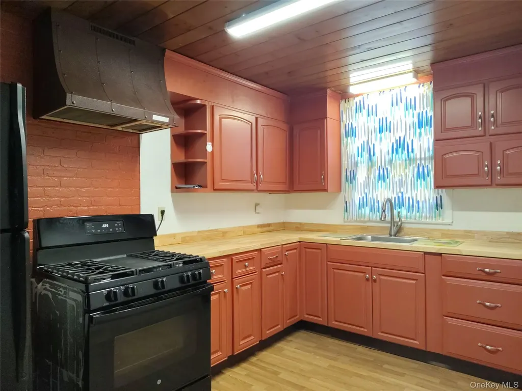 32 Vernon Terrace Poughkeepsie NY 12601