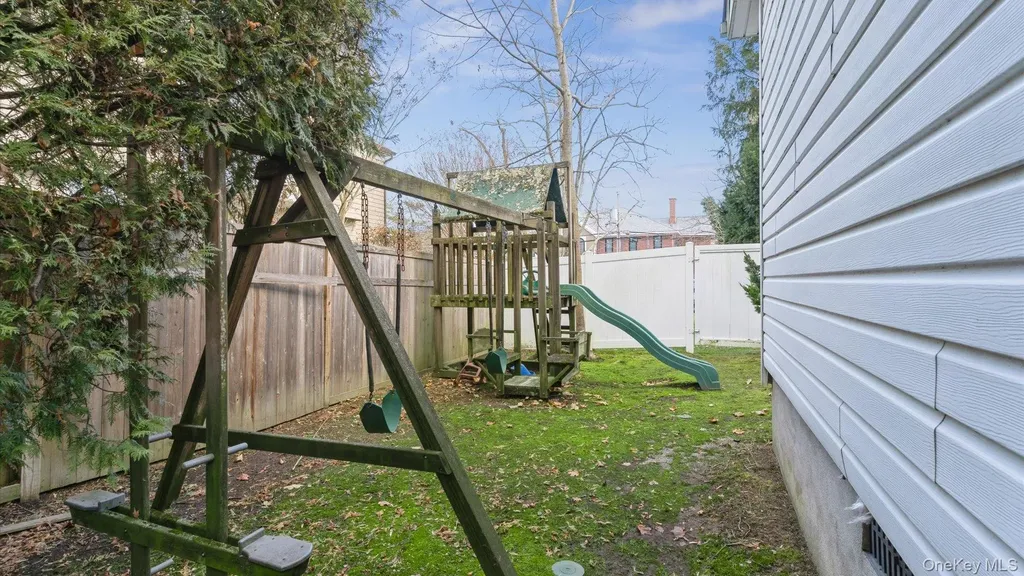 178 Wildacre Avenue Lawrence NY 11559