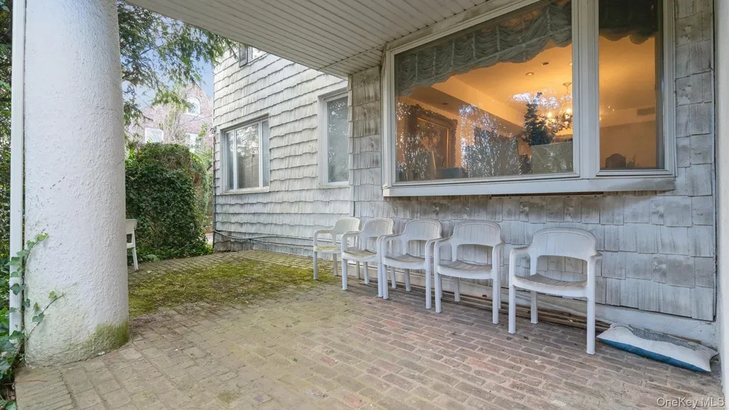 178 Wildacre Avenue Lawrence NY 11559