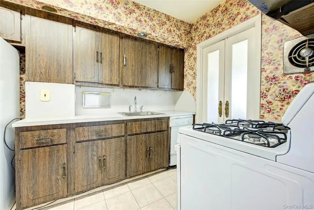 7533 168th Street Fresh Meadows NY 11366