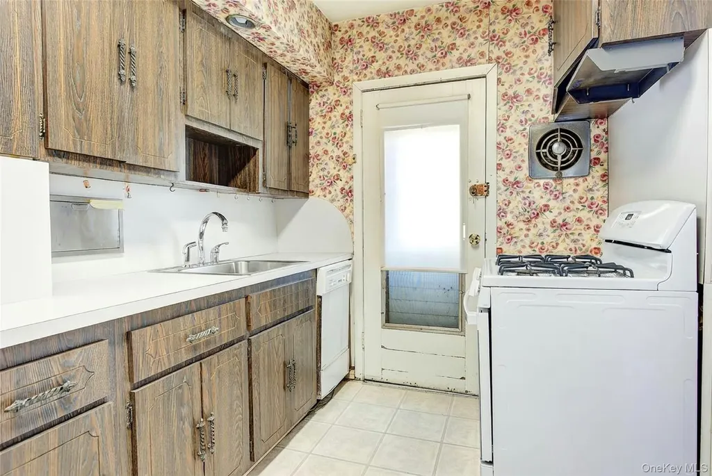 7533 168th Street Fresh Meadows NY 11366