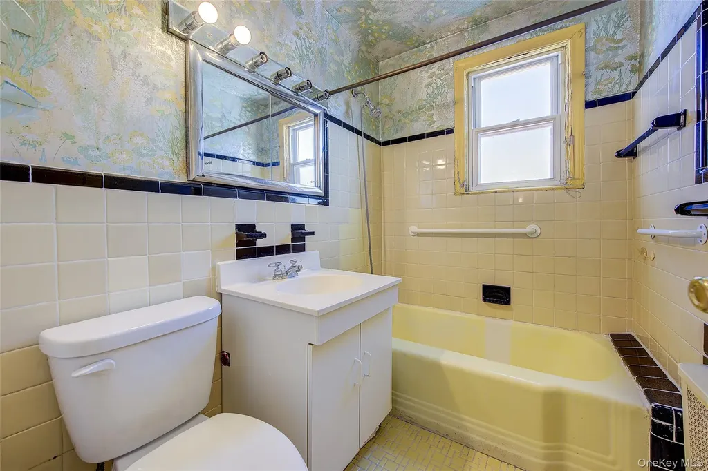7533 168th Street Fresh Meadows NY 11366
