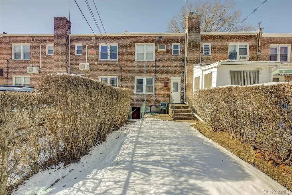 7533 168th Street Fresh Meadows NY 11366