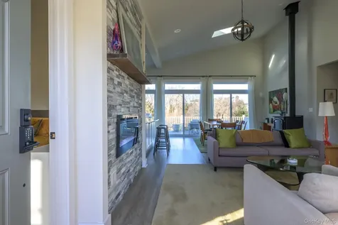 16 Lucas Lane Hudson NY 12534