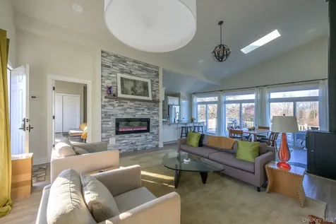 16 Lucas Lane Hudson NY 12534