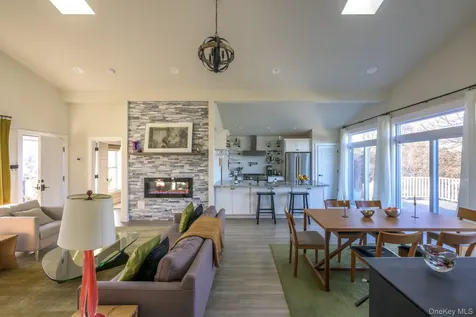 16 Lucas Lane Hudson NY 12534