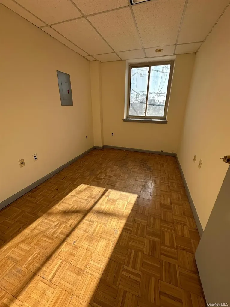 3800 E Tremont Avenue Bronx NY 10465