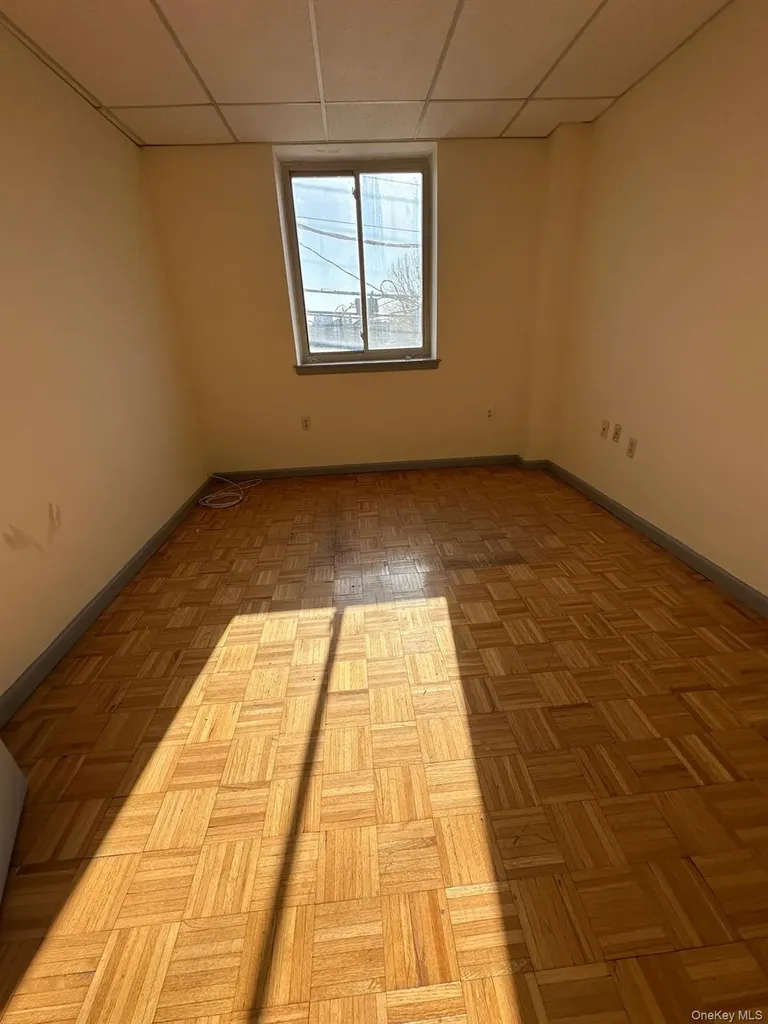 3800 E Tremont Avenue Bronx NY 10465