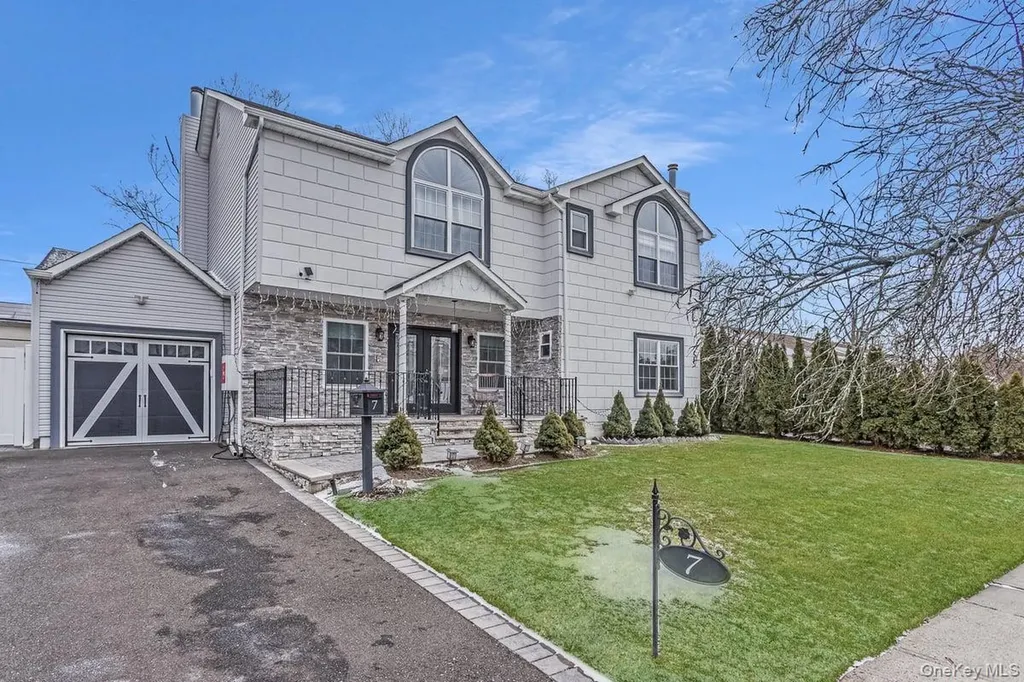 7 Sebree Place Plainview NY 11803