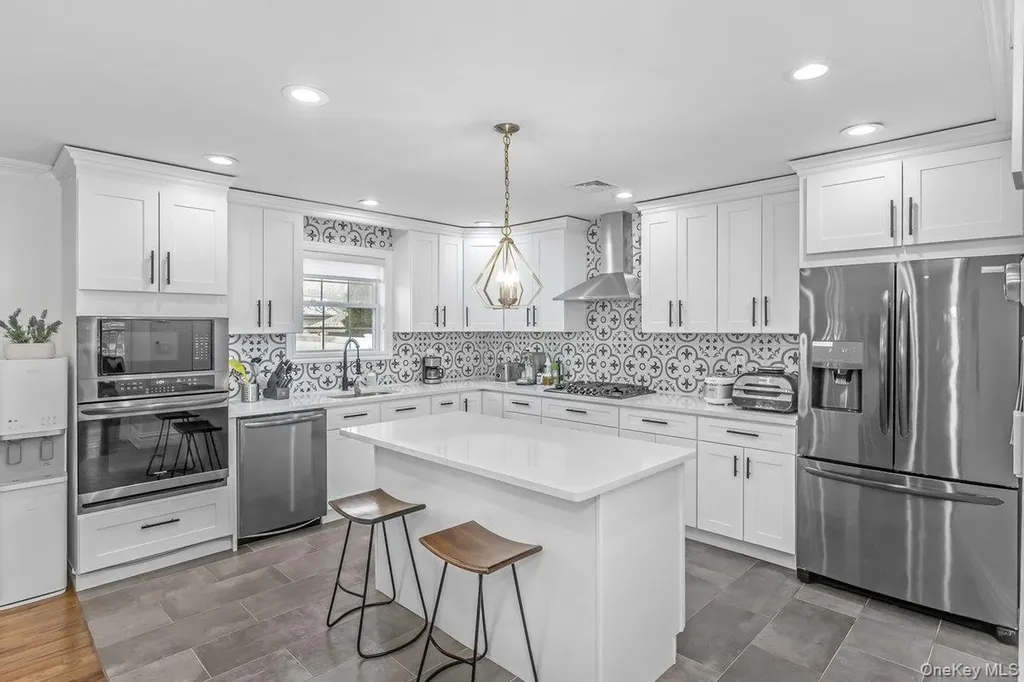 7 Sebree Place Plainview NY 11803