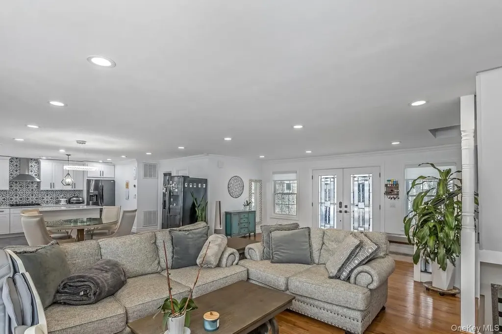 7 Sebree Place Plainview NY 11803