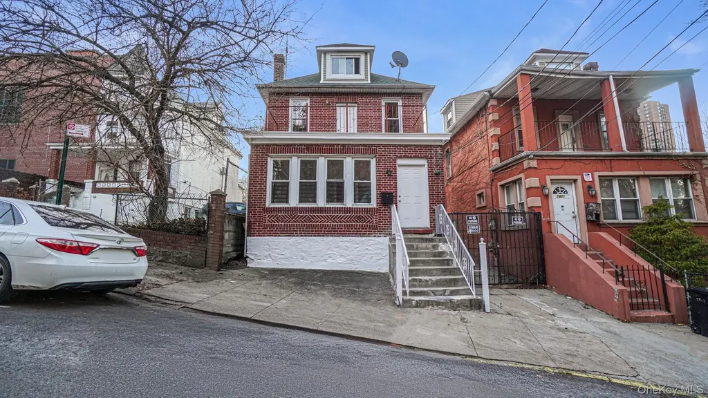 1819 Palisade Place Bronx NY 10453