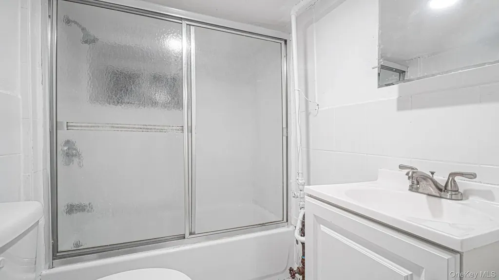 1819 Palisade Place Bronx NY 10453