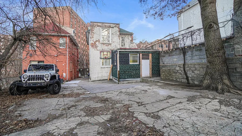 1819 Palisade Place Bronx NY 10453