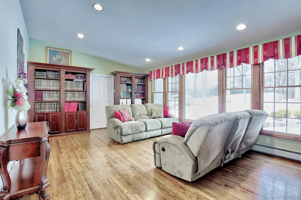 6 Orchard Hill Drive Monsey NY 10952
