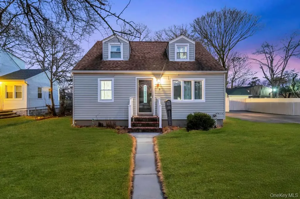 39 Andrews Avenue Wheatley Heights NY 11798