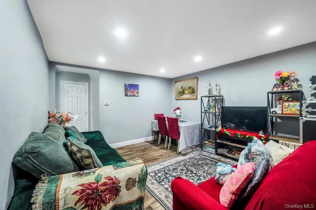 39 Andrews Avenue Wheatley Heights NY 11798