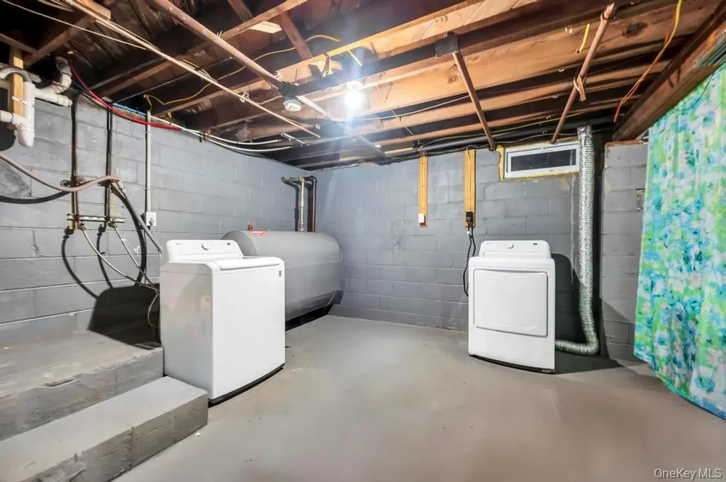 39 Andrews Avenue Wheatley Heights NY 11798